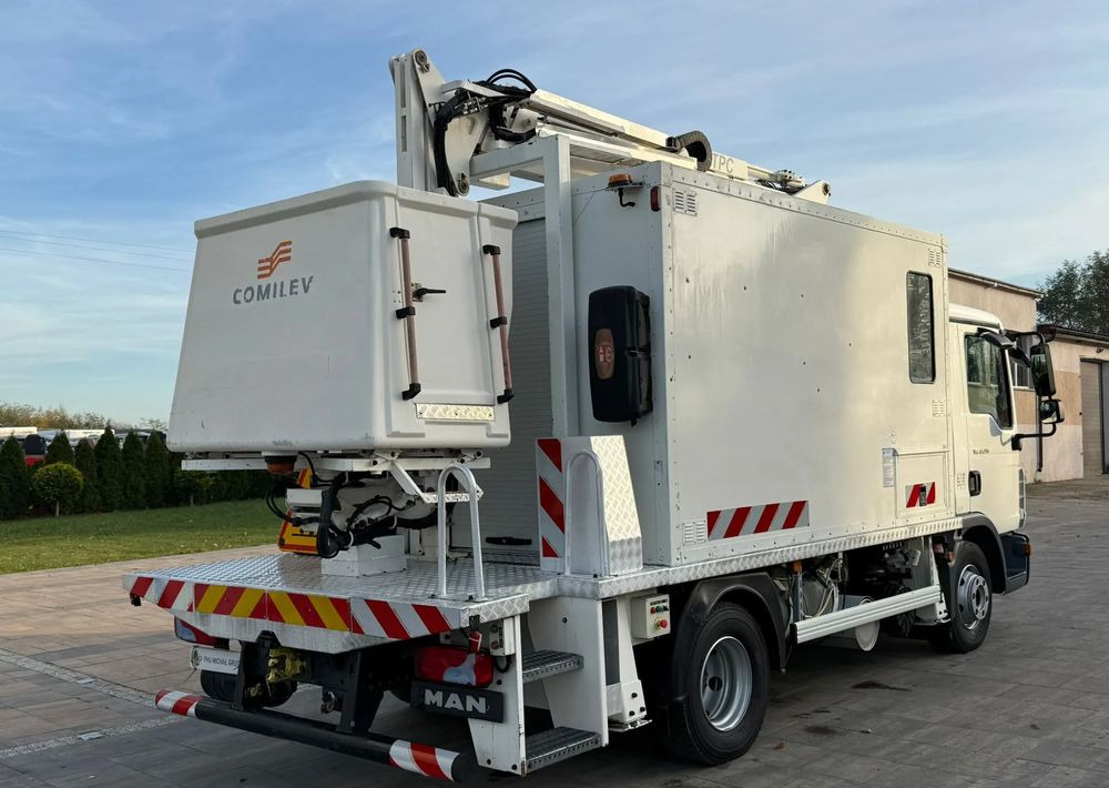 MAN TGL 12.250 - Podizna platforma montirana na kamion: slika MAN TGL 12.250 - Podizna platforma montirana na kamion MAN TGL 12.250 - Podizna platforma montirana na kamion: slika MAN TGL 12.250 - Podizna platforma montirana na kamion