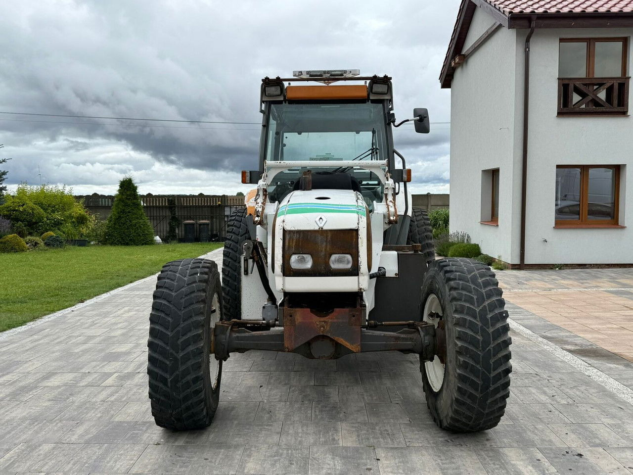 Renault Ergos 100 - Traktor: slika Renault Ergos 100 - Traktor Renault Ergos 100 - Traktor: slika Renault Ergos 100 - Traktor