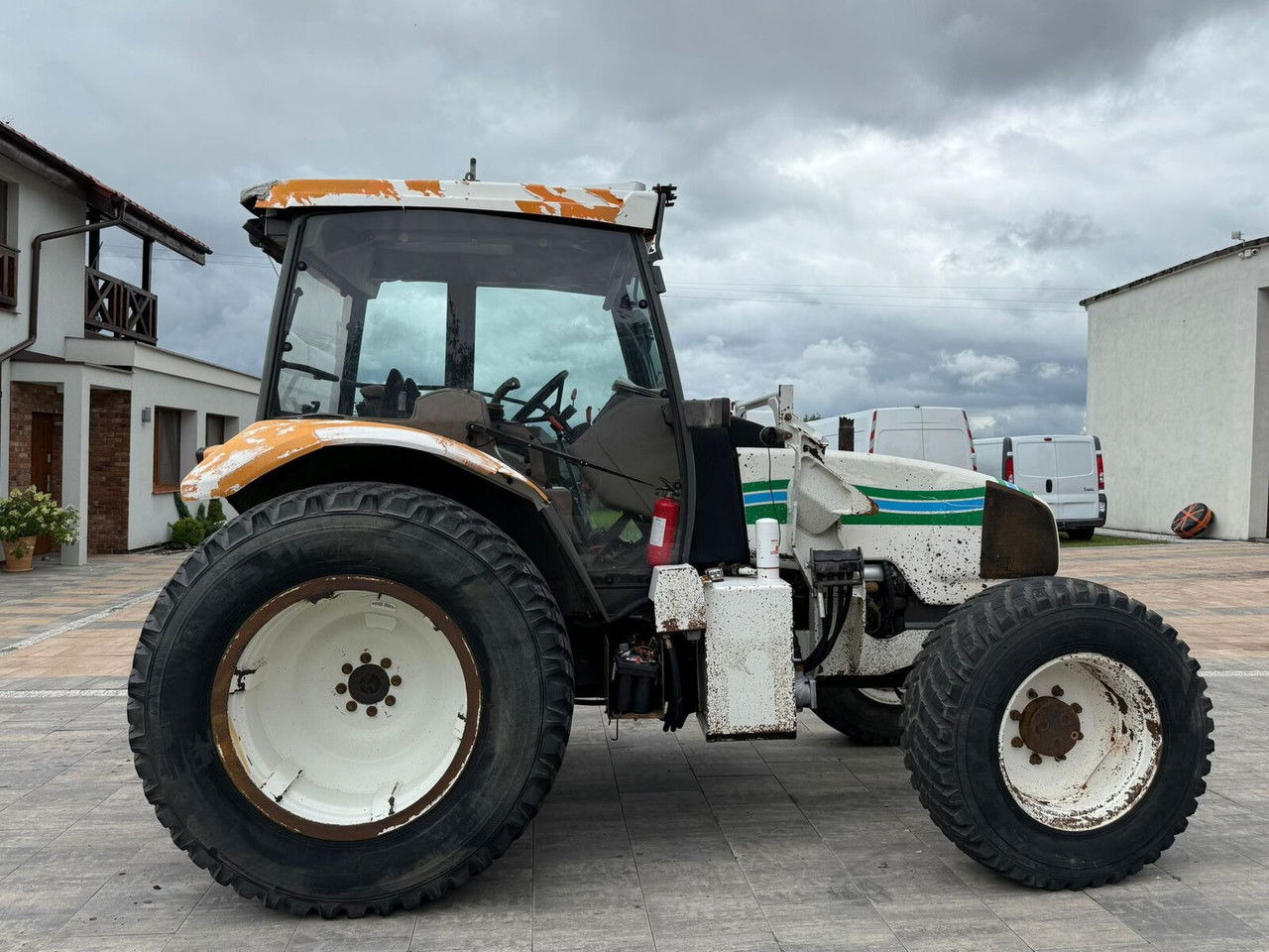 Renault Ergos 100 - Traktor: slika Renault Ergos 100 - Traktor Renault Ergos 100 - Traktor: slika Renault Ergos 100 - Traktor