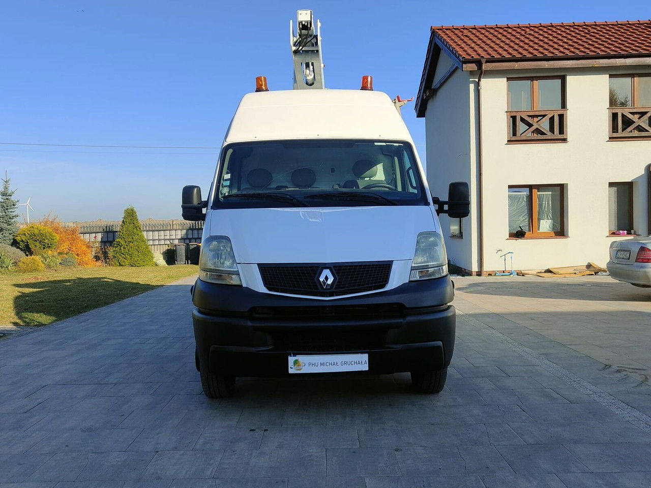 Renault Mascott 3.0 - Podizna platforma montirana na kamion: slika Renault Mascott 3.0 - Podizna platforma montirana na kamion Renault Mascott 3.0 - Podizna platforma montirana na kamion: slika Renault Mascott 3.0 - Podizna platforma montirana na kamion