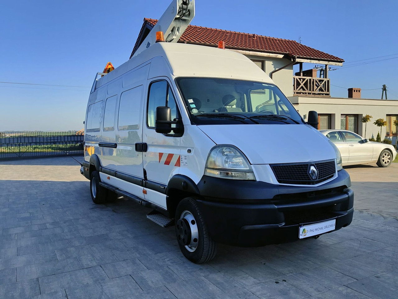 Renault Mascott 3.0 - Podizna platforma montirana na kamion: slika Renault Mascott 3.0 - Podizna platforma montirana na kamion Renault Mascott 3.0 - Podizna platforma montirana na kamion: slika Renault Mascott 3.0 - Podizna platforma montirana na kamion