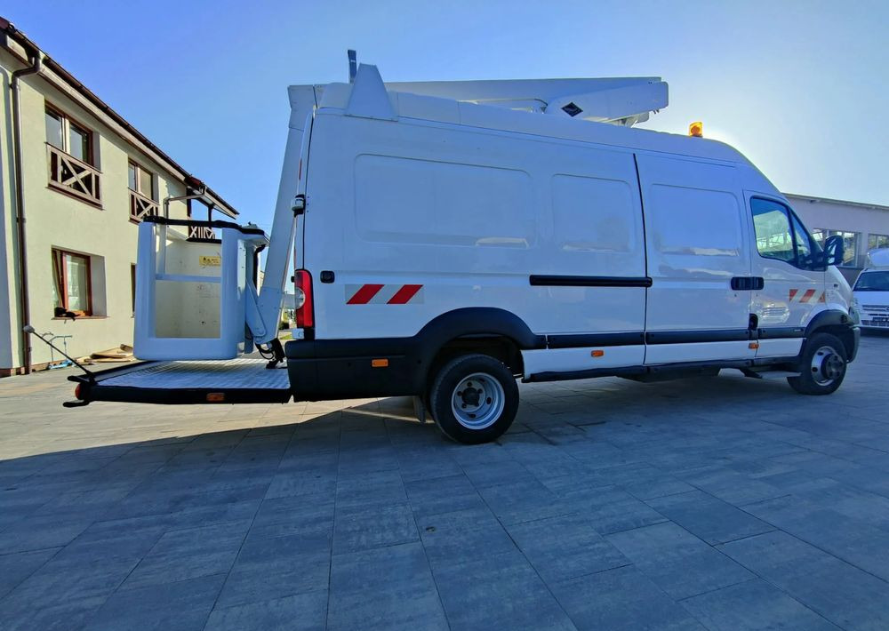 Renault Mascott - Podizna platforma montirana na kamion: slika  Renault Mascott - Podizna platforma montirana na kamion Renault Mascott - Podizna platforma montirana na kamion: slika  Renault Mascott - Podizna platforma montirana na kamion