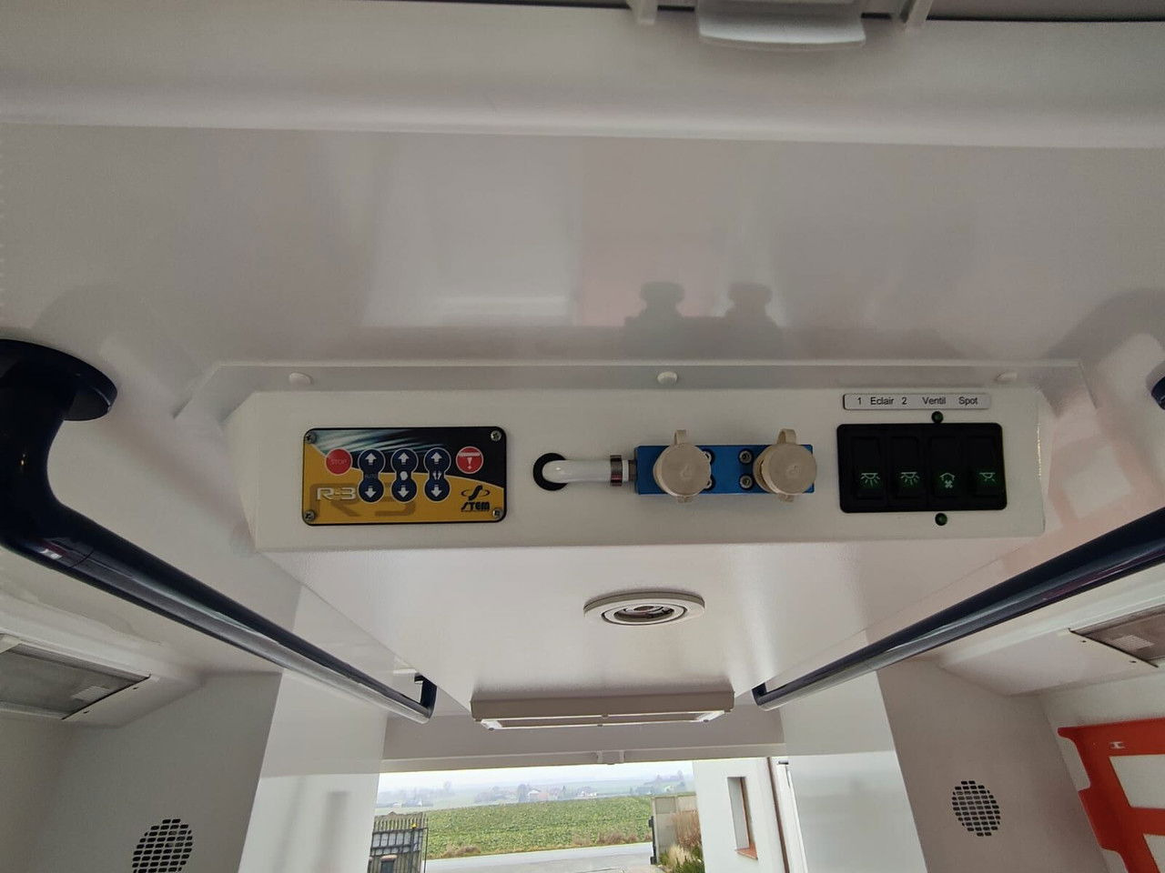 Zakup Renault Master Karetka Ambulans pogotowie kontenerowe Kamper  Renault Master Karetka Ambulans pogotowie kontenerowe Kamper: slika Zakup Renault Master Karetka Ambulans pogotowie kontenerowe Kamper  Renault Master Karetka Ambulans pogotowie kontenerowe Kamper