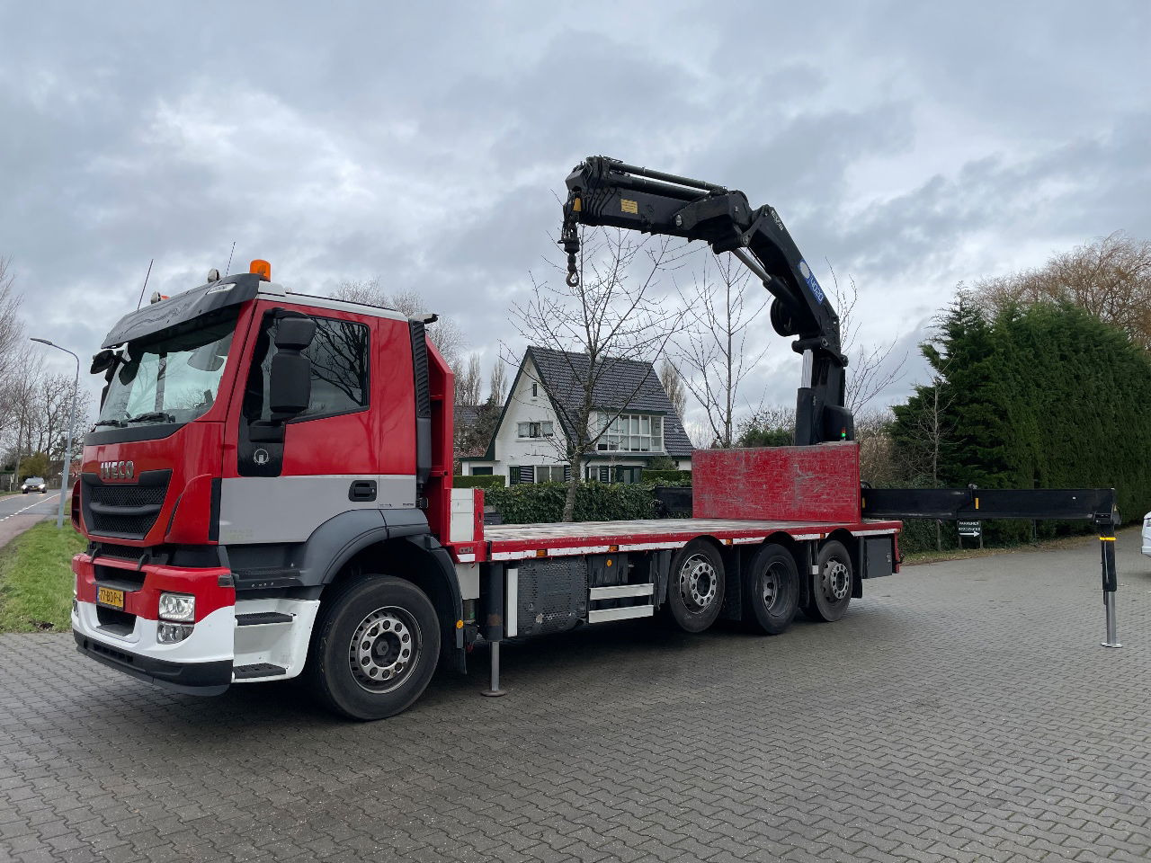 Iveco Stralis 360 with HMF 4020 K5 crane - Kamion s kranom: slika Iveco Stralis 360 with HMF 4020 K5 crane - Kamion s kranom Iveco Stralis 360 with HMF 4020 K5 crane - Kamion s kranom: slika Iveco Stralis 360 with HMF 4020 K5 crane - Kamion s kranom
