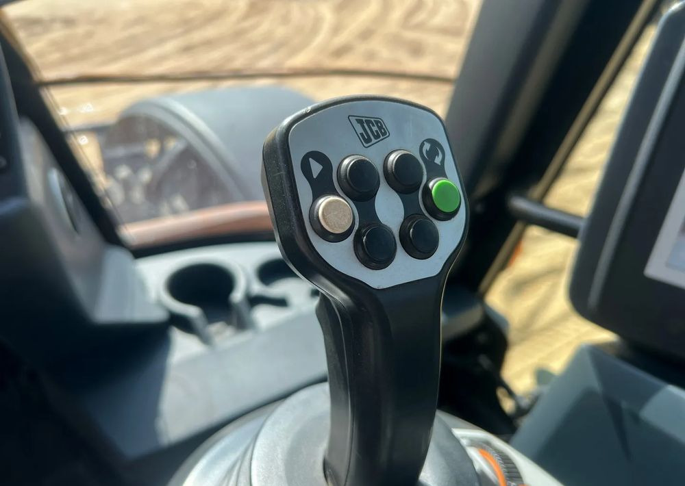Zakup JCB Fastrac 3230 Xtra JCB Fastrac 3230 Xtra: slika Zakup JCB Fastrac 3230 Xtra JCB Fastrac 3230 Xtra