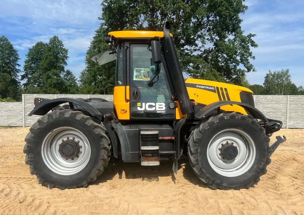 Zakup JCB Fastrac 3230 Xtra JCB Fastrac 3230 Xtra: slika Zakup JCB Fastrac 3230 Xtra JCB Fastrac 3230 Xtra