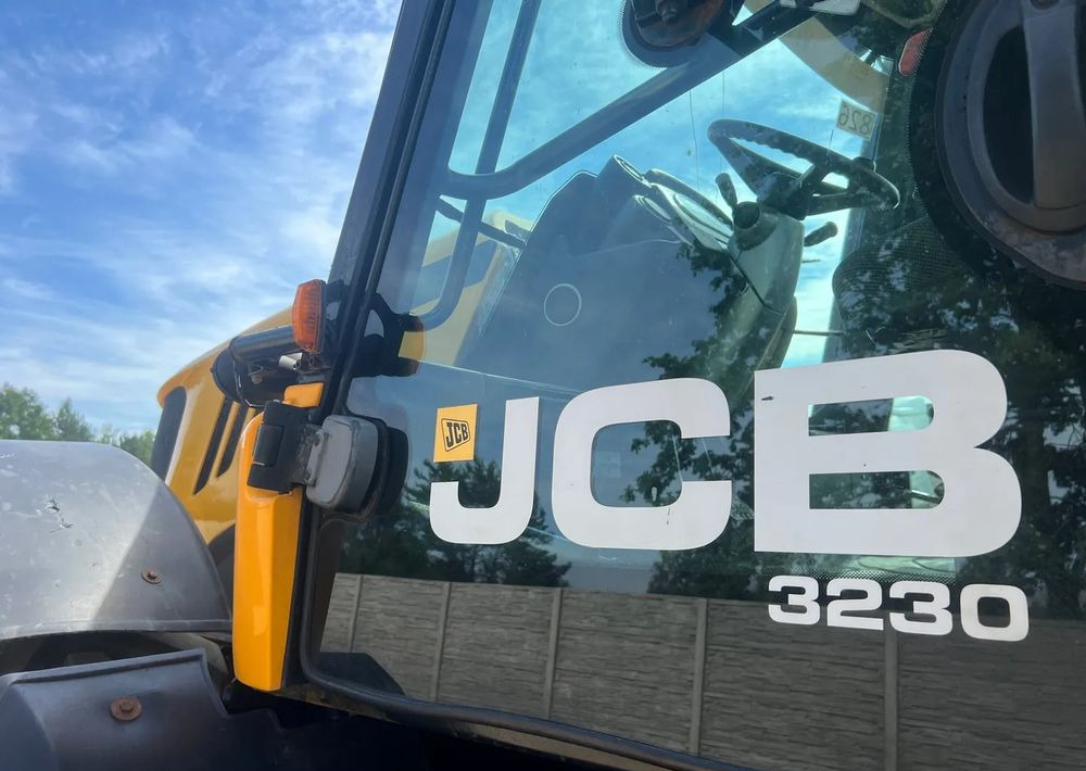 Zakup JCB Fastrac 3230 Xtra JCB Fastrac 3230 Xtra: slika Zakup JCB Fastrac 3230 Xtra JCB Fastrac 3230 Xtra