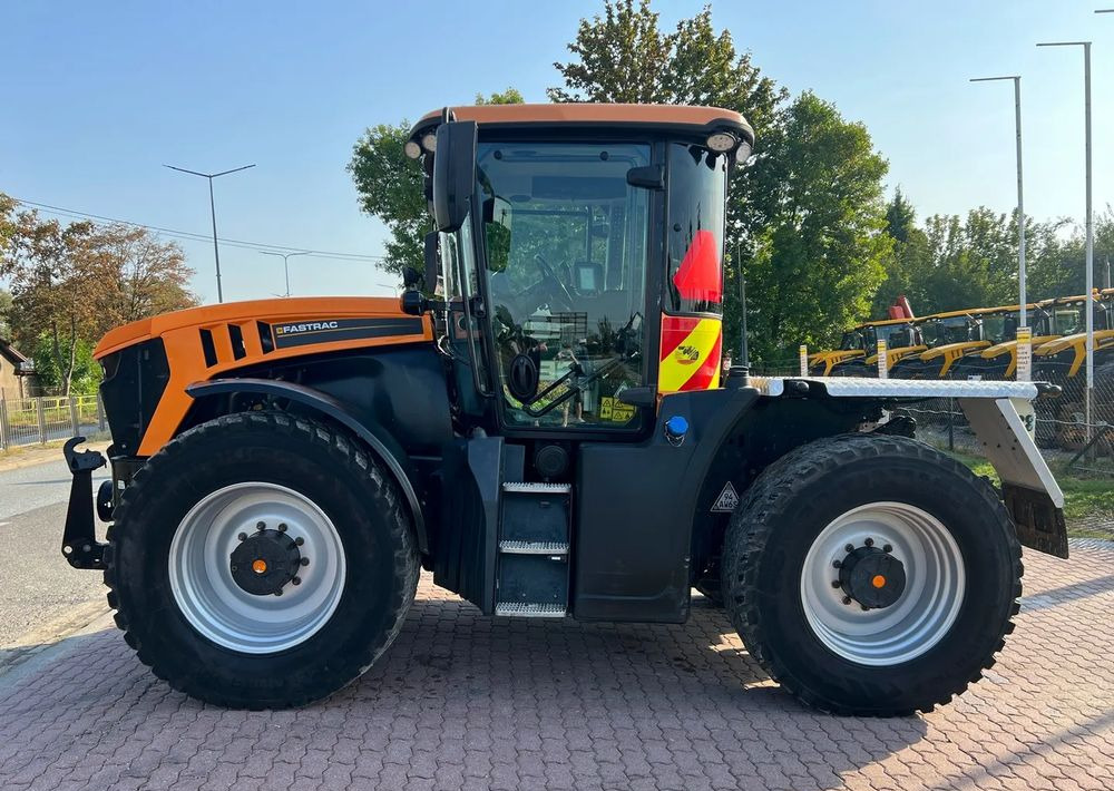 JCB Fastrac 4220 - Traktor: slika JCB Fastrac 4220 - Traktor JCB Fastrac 4220 - Traktor: slika JCB Fastrac 4220 - Traktor