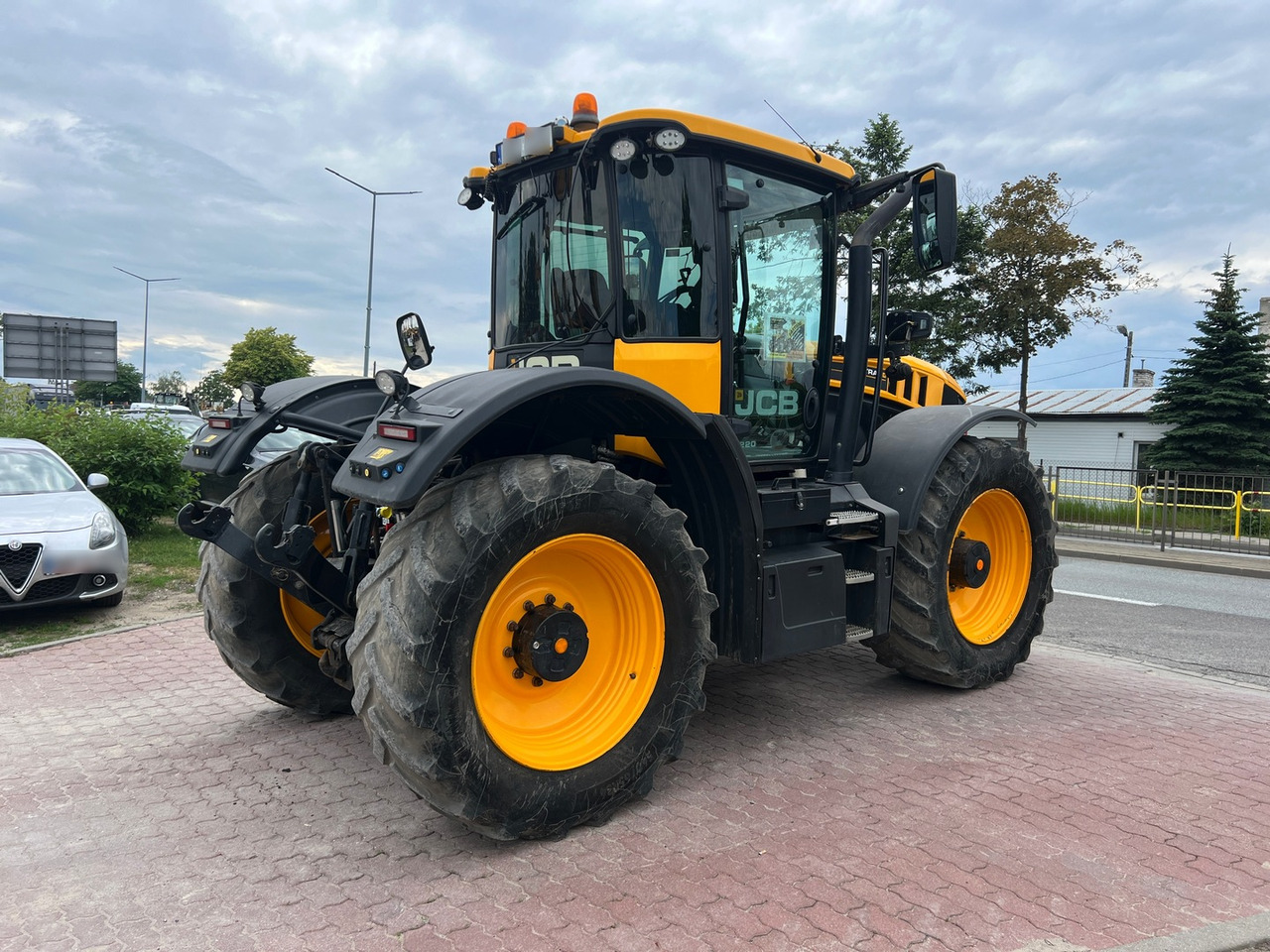 JCB Fastrac 4220 - Traktor: slika JCB Fastrac 4220 - Traktor JCB Fastrac 4220 - Traktor: slika JCB Fastrac 4220 - Traktor