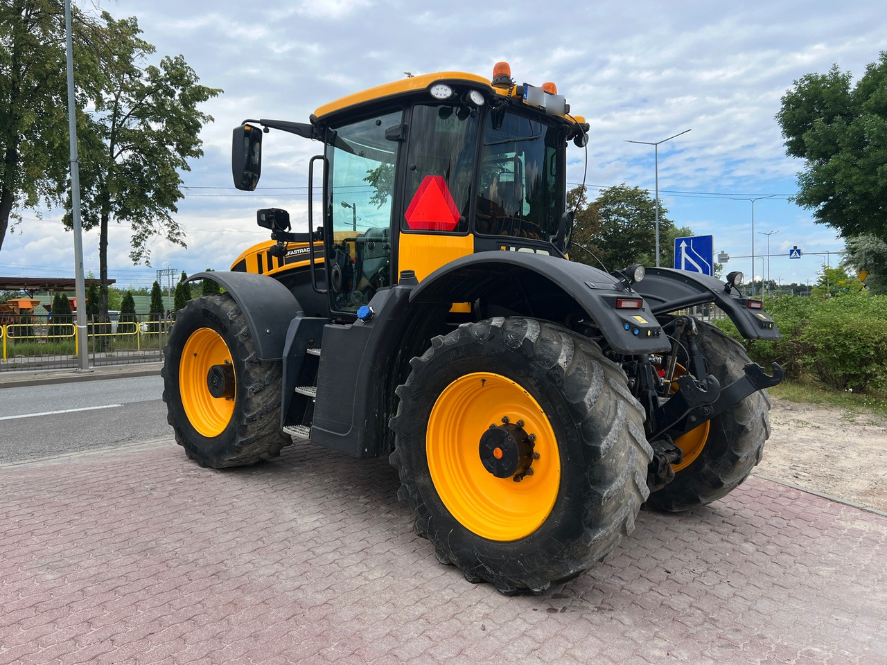JCB Fastrac 4220 - Traktor: slika JCB Fastrac 4220 - Traktor JCB Fastrac 4220 - Traktor: slika JCB Fastrac 4220 - Traktor