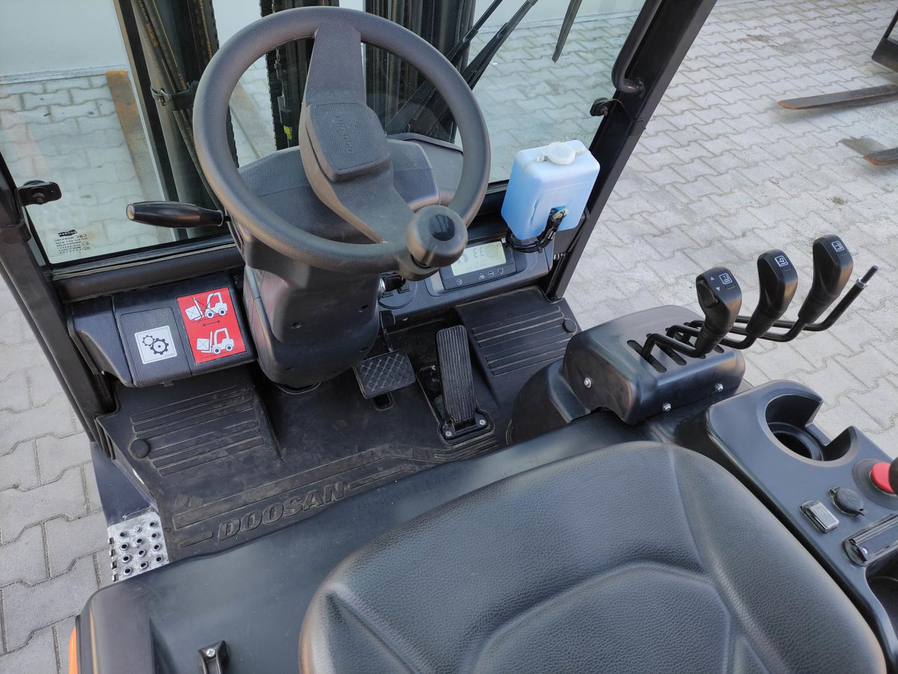 Doosan B20X-7 (Plus) - Električni viličar: slika Doosan B20X-7 (Plus) - Električni viličar Doosan B20X-7 (Plus) - Električni viličar: slika Doosan B20X-7 (Plus) - Električni viličar
