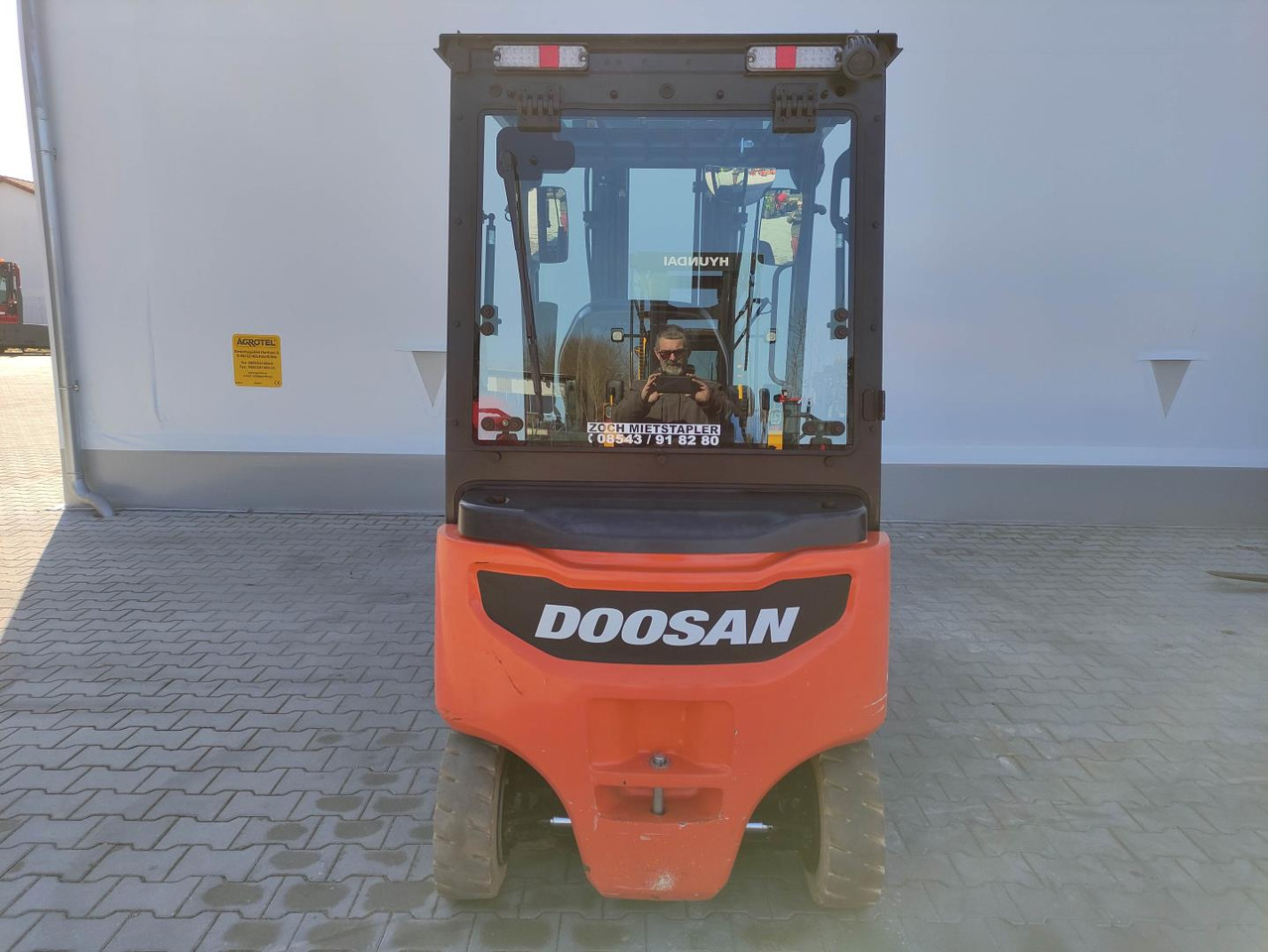 Doosan B20X-7 (Plus) - Električni viličar: slika Doosan B20X-7 (Plus) - Električni viličar Doosan B20X-7 (Plus) - Električni viličar: slika Doosan B20X-7 (Plus) - Električni viličar