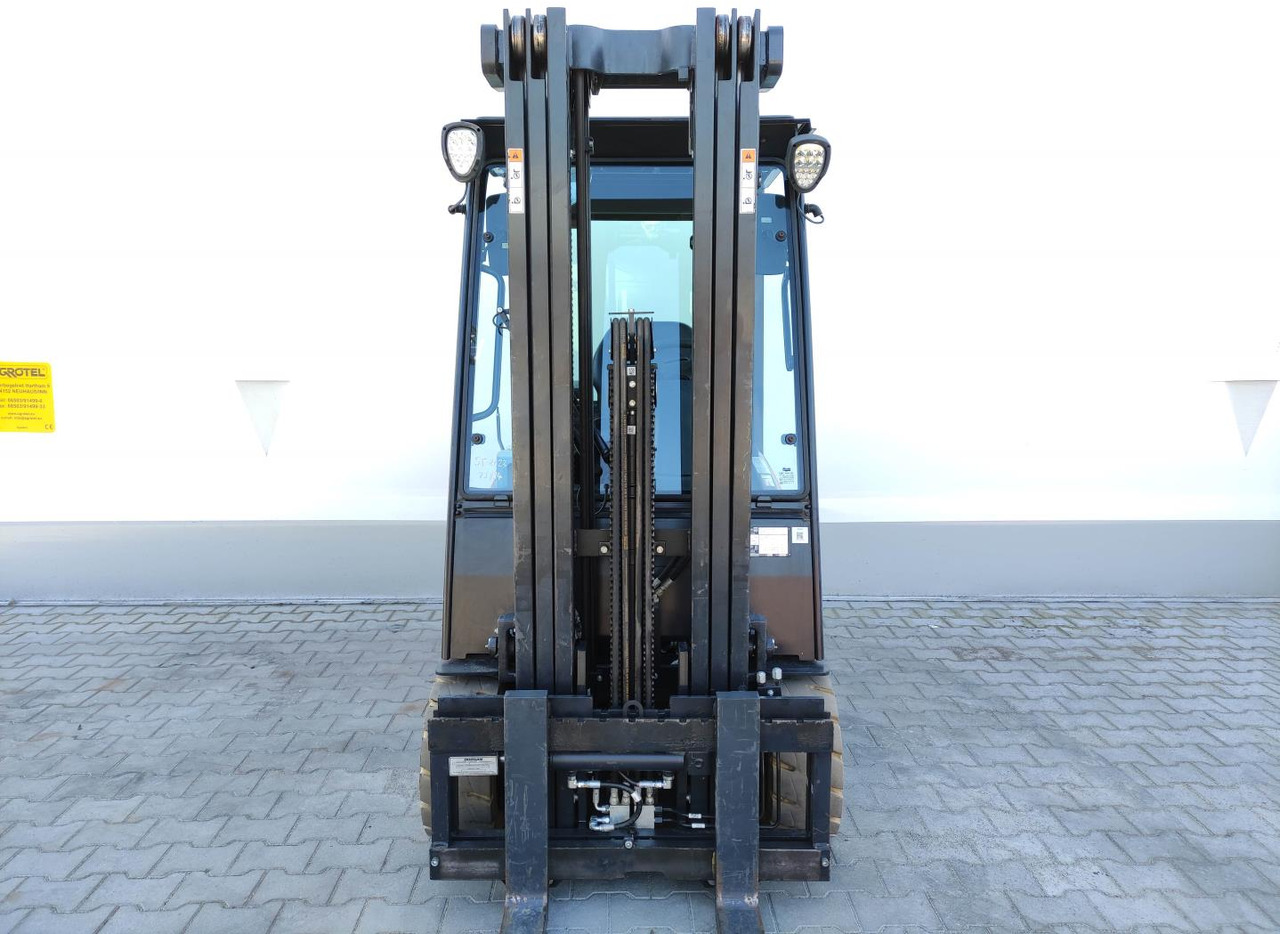 Doosan B20X-7 (Plus) - Električni viličar: slika Doosan B20X-7 (Plus) - Električni viličar Doosan B20X-7 (Plus) - Električni viličar: slika Doosan B20X-7 (Plus) - Električni viličar