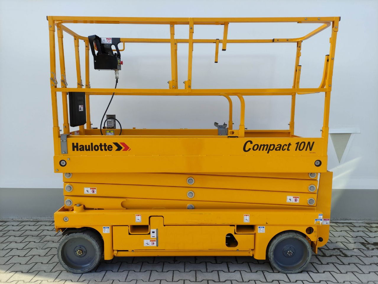 Haulotte Compact 10N - Škarasta podizna platforma: slika Haulotte Compact 10N - Škarasta podizna platforma Haulotte Compact 10N - Škarasta podizna platforma: slika Haulotte Compact 10N - Škarasta podizna platforma