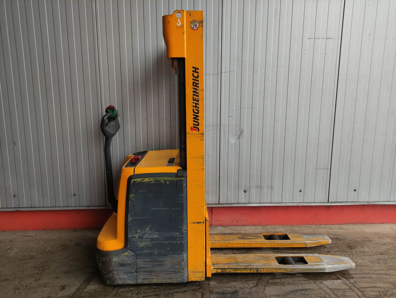 Jungheinrich EJC 216 - Slagač stoga: slika Jungheinrich EJC 216 - Slagač stoga Jungheinrich EJC 216 - Slagač stoga: slika Jungheinrich EJC 216 - Slagač stoga