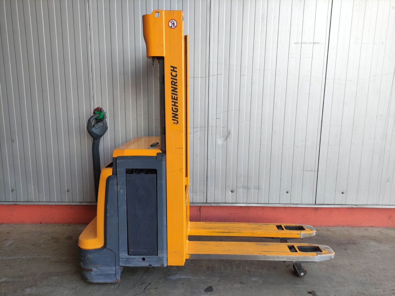 Jungheinrich EJC 216Z - Slagač stoga: slika Jungheinrich EJC 216Z - Slagač stoga Jungheinrich EJC 216Z - Slagač stoga: slika Jungheinrich EJC 216Z - Slagač stoga