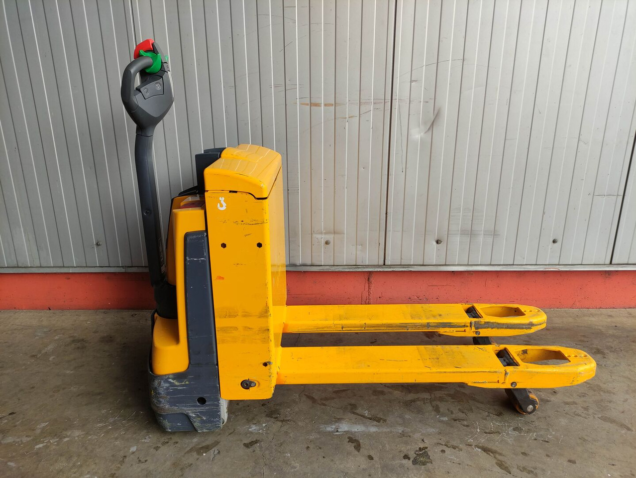 Jungheinrich EJE 116 - Paletni viličar: slika Jungheinrich EJE 116 - Paletni viličar Jungheinrich EJE 116 - Paletni viličar: slika Jungheinrich EJE 116 - Paletni viličar