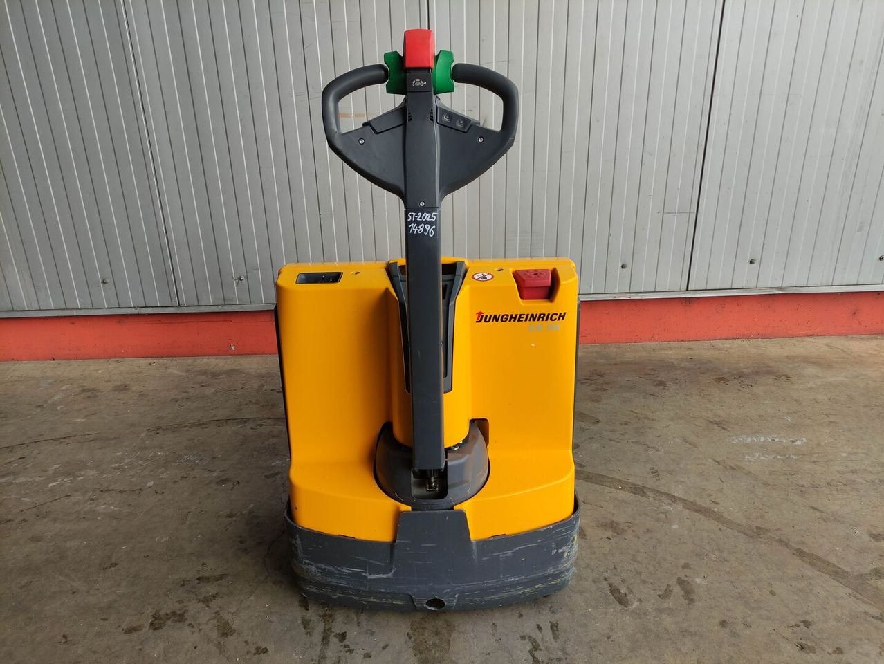 Jungheinrich EJE 116 - Paletni viličar: slika Jungheinrich EJE 116 - Paletni viličar Jungheinrich EJE 116 - Paletni viličar: slika Jungheinrich EJE 116 - Paletni viličar