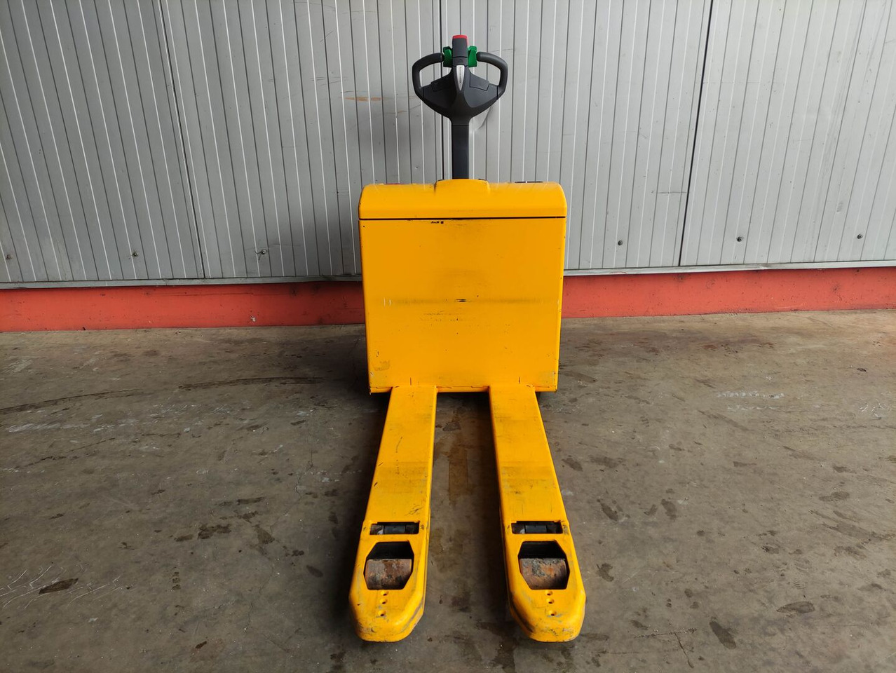 Jungheinrich EJE 116 - Paletni viličar: slika Jungheinrich EJE 116 - Paletni viličar Jungheinrich EJE 116 - Paletni viličar: slika Jungheinrich EJE 116 - Paletni viličar