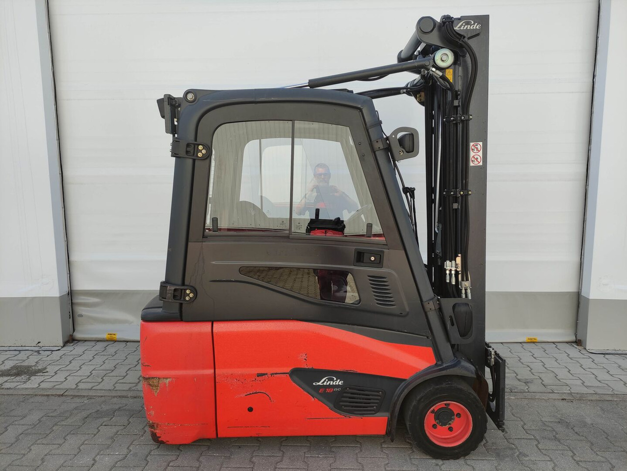 Linde E18L-02-386 - Električni viličar: slika Linde E18L-02-386 - Električni viličar Linde E18L-02-386 - Električni viličar: slika Linde E18L-02-386 - Električni viličar
