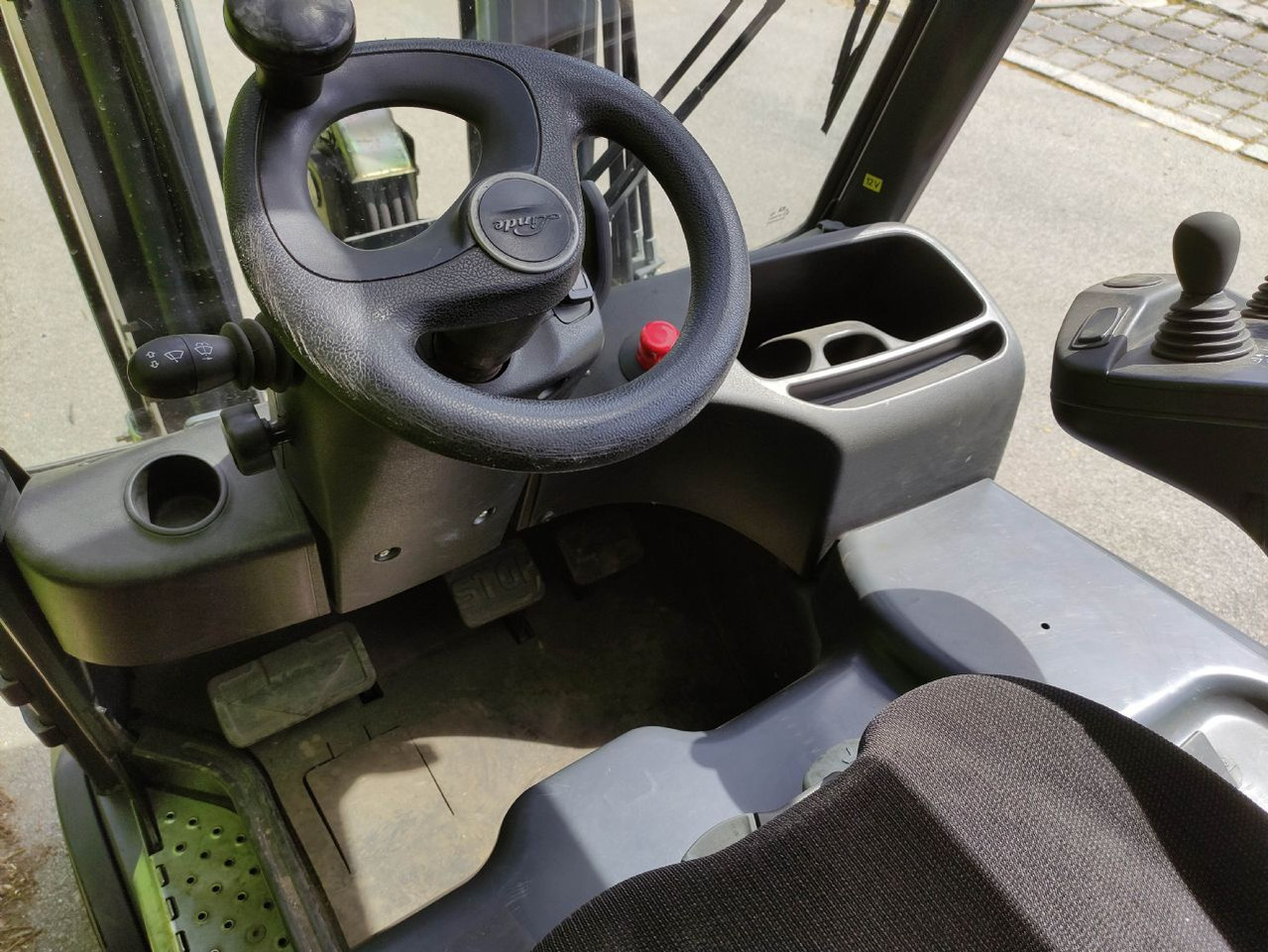 Linde E20-PH-02 - Električni viličar: slika Linde E20-PH-02 - Električni viličar Linde E20-PH-02 - Električni viličar: slika Linde E20-PH-02 - Električni viličar