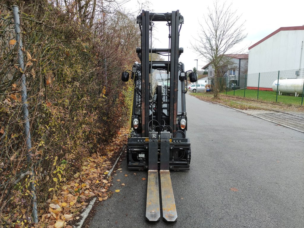 Linde E20PL-02-386 EVO - Električni viličar: slika Linde E20PL-02-386 EVO - Električni viličar Linde E20PL-02-386 EVO - Električni viličar: slika Linde E20PL-02-386 EVO - Električni viličar