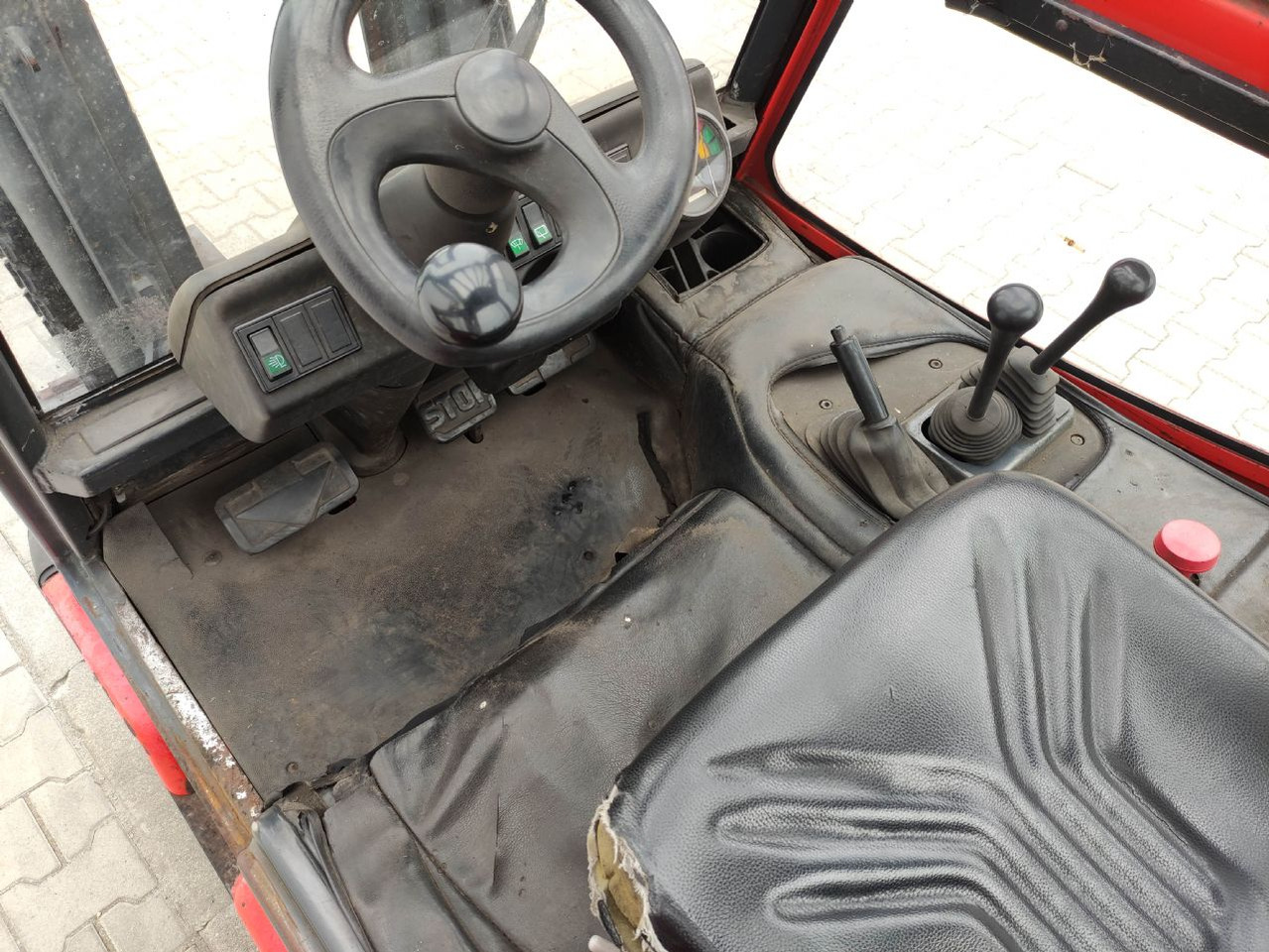 Linde E30-01-336 - Električni viličar: slika Linde E30-01-336 - Električni viličar Linde E30-01-336 - Električni viličar: slika Linde E30-01-336 - Električni viličar