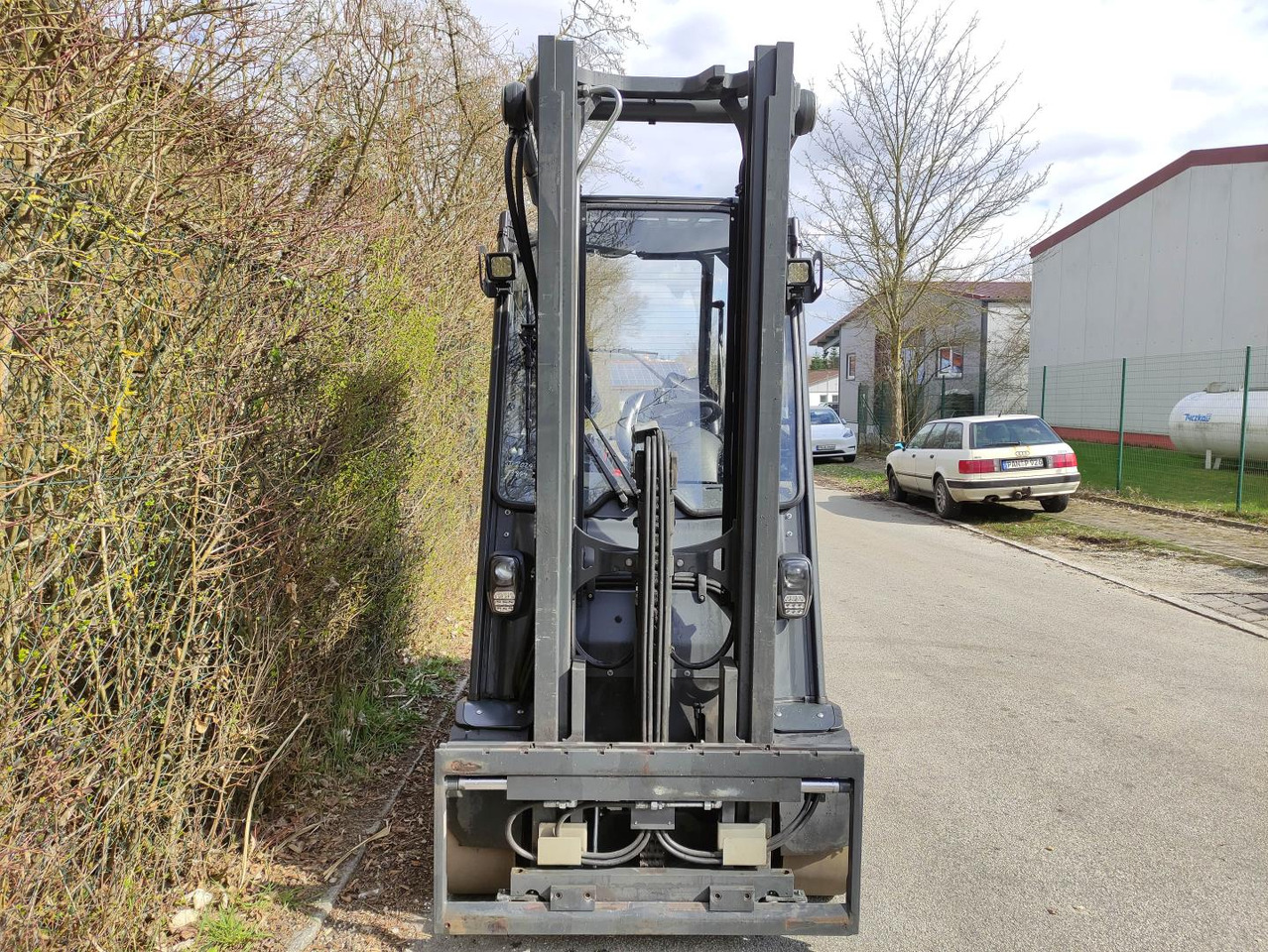Linde E30H-01/600-387 - Električni viličar: slika Linde E30H-01/600-387 - Električni viličar Linde E30H-01/600-387 - Električni viličar: slika Linde E30H-01/600-387 - Električni viličar