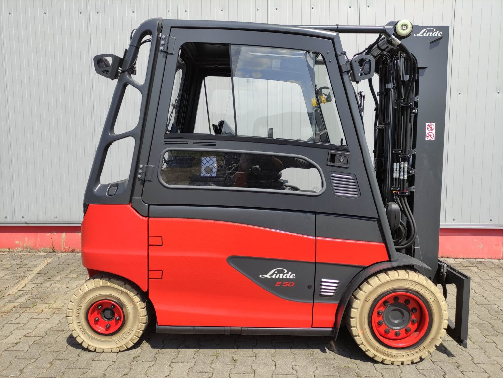 Linde E50HL-01-388 - Električni viličar: slika Linde E50HL-01-388 - Električni viličar Linde E50HL-01-388 - Električni viličar: slika Linde E50HL-01-388 - Električni viličar