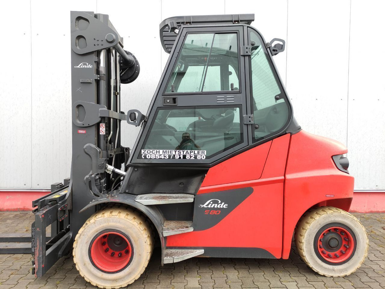 Linde E80-01-127 - Električni viličar: slika Linde E80-01-127 - Električni viličar Linde E80-01-127 - Električni viličar: slika Linde E80-01-127 - Električni viličar