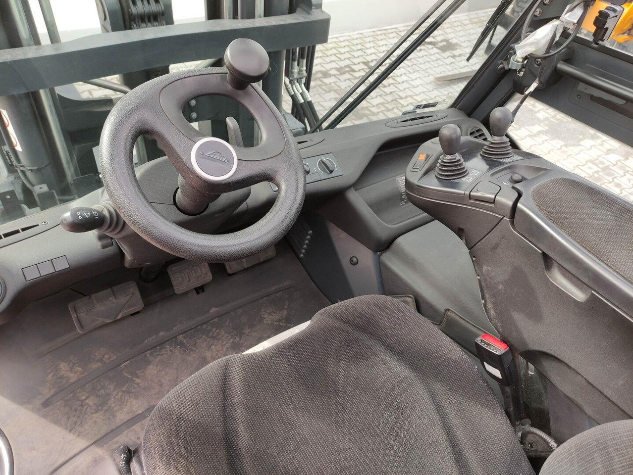 Linde E80-01/900 - Električni viličar: slika Linde E80-01/900 - Električni viličar Linde E80-01/900 - Električni viličar: slika Linde E80-01/900 - Električni viličar