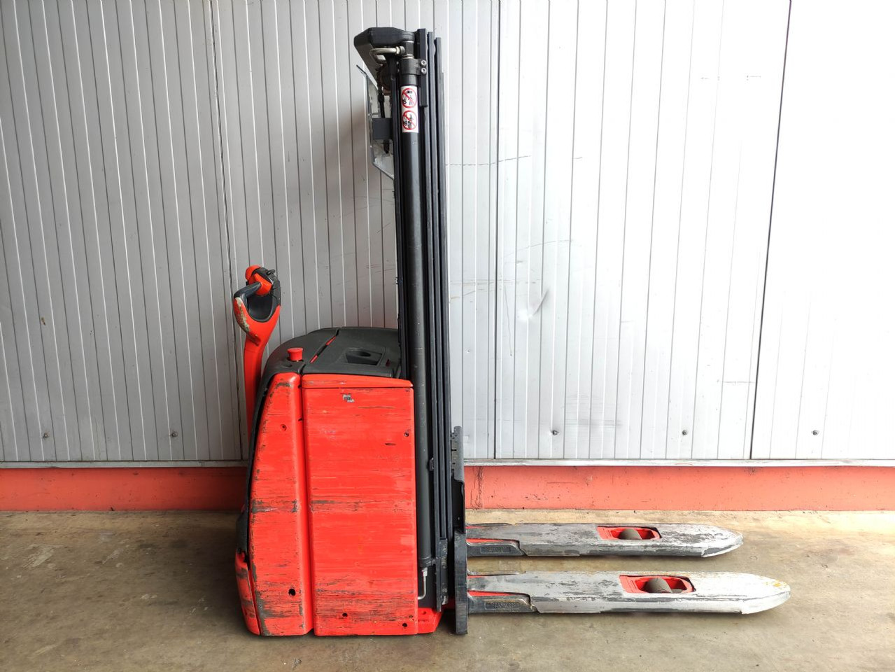 Linde L16-1173 - Slagač stoga: slika Linde L16-1173 - Slagač stoga Linde L16-1173 - Slagač stoga: slika Linde L16-1173 - Slagač stoga