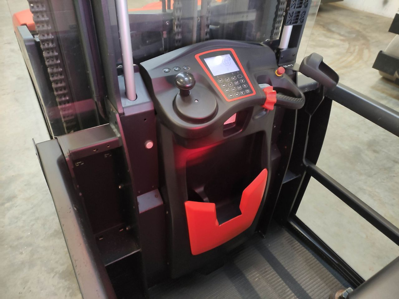 Linde V Modular - Komisioner: slika Linde V Modular - Komisioner Linde V Modular - Komisioner: slika Linde V Modular - Komisioner