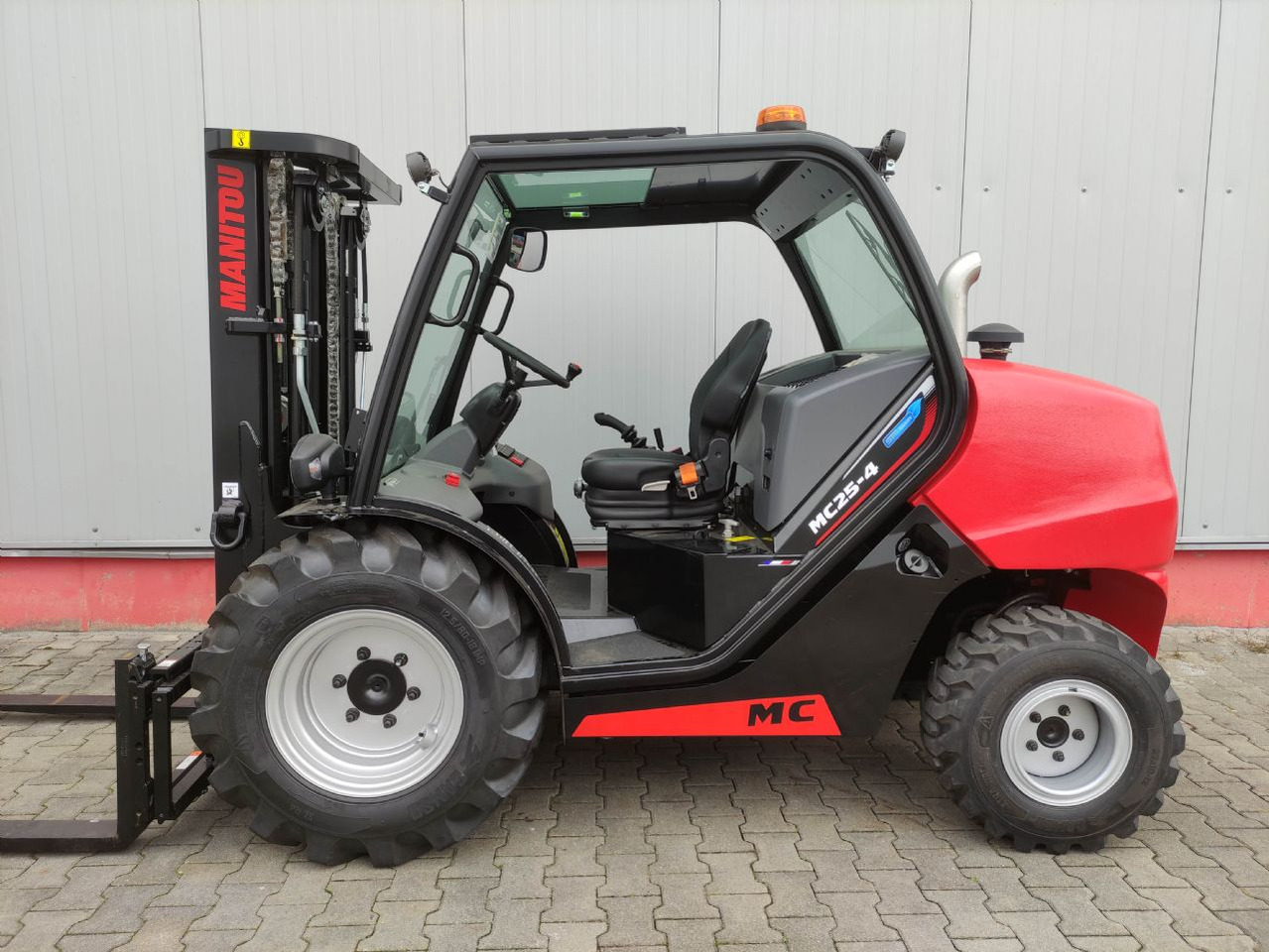 Manitou MC25-4 DK ST5 S1 (NEU) - Viličar za teške terene: slika Manitou MC25-4 DK ST5 S1 (NEU) - Viličar za teške terene Manitou MC25-4 DK ST5 S1 (NEU) - Viličar za teške terene: slika Manitou MC25-4 DK ST5 S1 (NEU) - Viličar za teške terene