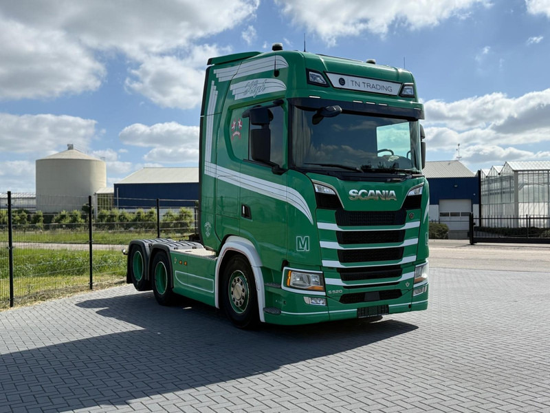 Scania S520 V8 NGS NO EGR, 2.95WB, FULL SPOILER, RETARDER, FULL AIR. - Tegljač: slika Scania S520 V8 NGS NO EGR, 2.95WB, FULL SPOILER, RETARDER, FULL AIR. - Tegljač Scania S520 V8 NGS NO EGR, 2.95WB, FULL SPOILER, RETARDER, FULL AIR. - Tegljač: slika Scania S520 V8 NGS NO EGR, 2.95WB, FULL SPOILER, RETARDER, FULL AIR. - Tegljač