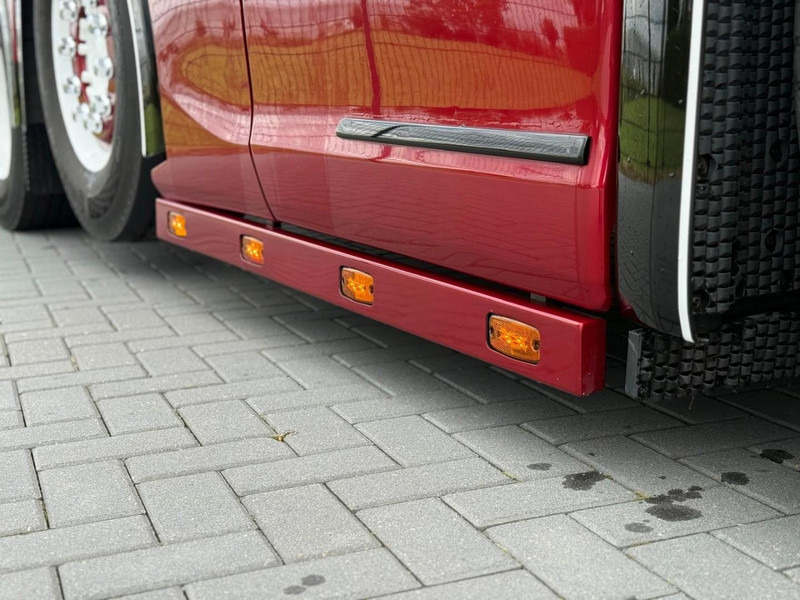 Scania S580 V8 NGS SHOWTRUCK, VOLLUCHT, RETARDER, LEER, GESTUURD. - Tegljač: slika Scania S580 V8 NGS SHOWTRUCK, VOLLUCHT, RETARDER, LEER, GESTUURD. - Tegljač Scania S580 V8 NGS SHOWTRUCK, VOLLUCHT, RETARDER, LEER, GESTUURD. - Tegljač: slika Scania S580 V8 NGS SHOWTRUCK, VOLLUCHT, RETARDER, LEER, GESTUURD. - Tegljač