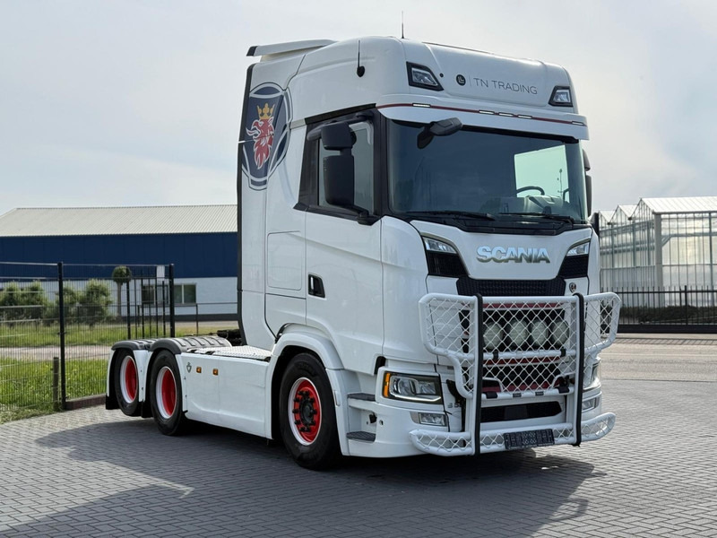 Scania S580 V8 NGS VOLLUCHT, PTO, LEER, RETARDER, TV, 3.15WB, BULLBAR. - Tegljač: slika Scania S580 V8 NGS VOLLUCHT, PTO, LEER, RETARDER, TV, 3.15WB, BULLBAR. - Tegljač Scania S580 V8 NGS VOLLUCHT, PTO, LEER, RETARDER, TV, 3.15WB, BULLBAR. - Tegljač: slika Scania S580 V8 NGS VOLLUCHT, PTO, LEER, RETARDER, TV, 3.15WB, BULLBAR. - Tegljač
