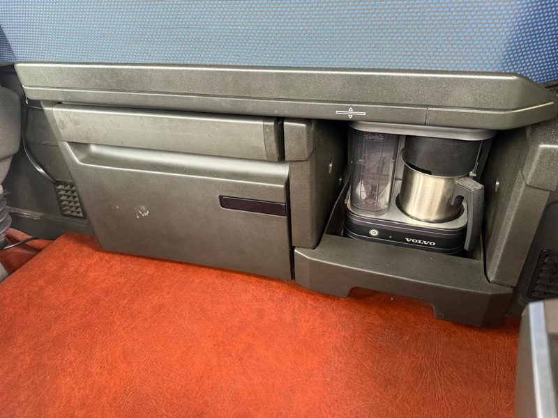 Tegljač Volvo FH 13.460XL Turbocompound, leer, vollucht, 2 tanks, dubbel glas, vol spoiler.: slika Tegljač Volvo FH 13.460XL Turbocompound, leer, vollucht, 2 tanks, dubbel glas, vol spoiler.