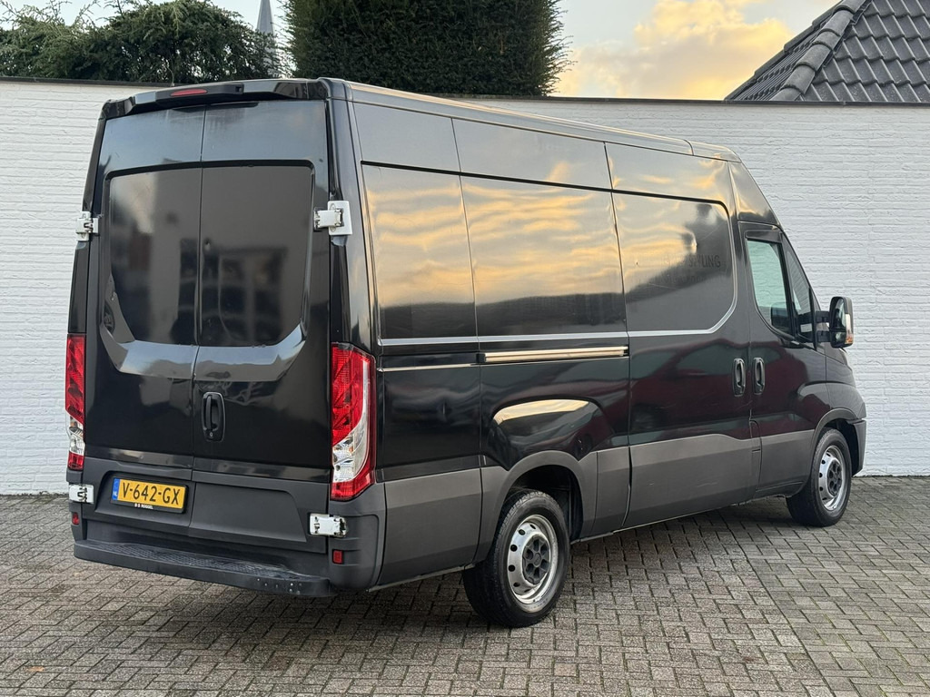 Iveco Daily-35S13V 2.3 352 H3 L Airco Cruise 3 Zits Radio cd Usb Goed onderhouden - Furgon: slika Iveco Daily-35S13V 2.3 352 H3 L Airco Cruise 3 Zits Radio cd Usb Goed onderhouden - Furgon Iveco Daily-35S13V 2.3 352 H3 L Airco Cruise 3 Zits Radio cd Usb Goed onderhouden - Furgon: slika Iveco Daily-35S13V 2.3 352 H3 L Airco Cruise 3 Zits Radio cd Usb Goed onderhouden - Furgon