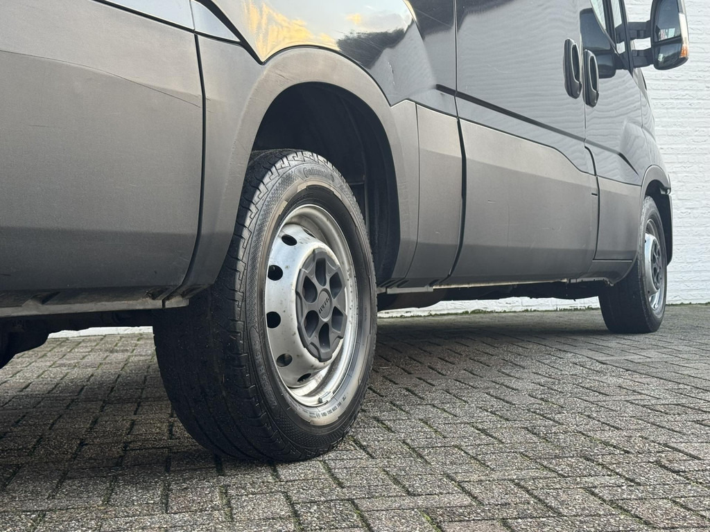 Iveco Daily-35S13V 2.3 352 H3 L Airco Cruise 3 Zits Radio cd Usb Goed onderhouden - Furgon: slika Iveco Daily-35S13V 2.3 352 H3 L Airco Cruise 3 Zits Radio cd Usb Goed onderhouden - Furgon Iveco Daily-35S13V 2.3 352 H3 L Airco Cruise 3 Zits Radio cd Usb Goed onderhouden - Furgon: slika Iveco Daily-35S13V 2.3 352 H3 L Airco Cruise 3 Zits Radio cd Usb Goed onderhouden - Furgon