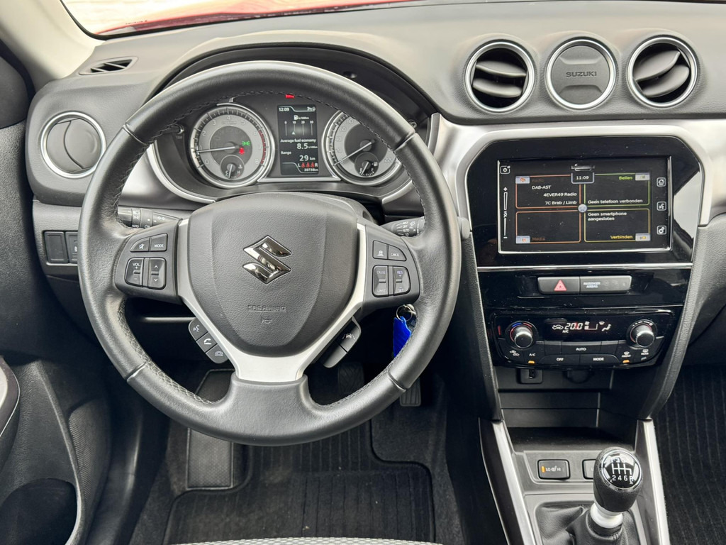 SUV Suzuki Vitara-1.4 Boosterjet Select Smart Hybrid Adaptive cruise control Climate control Parkeercamera Apple / Android carplay: slika SUV Suzuki Vitara-1.4 Boosterjet Select Smart Hybrid Adaptive cruise control Climate control Parkeercamera Apple / Android carplay