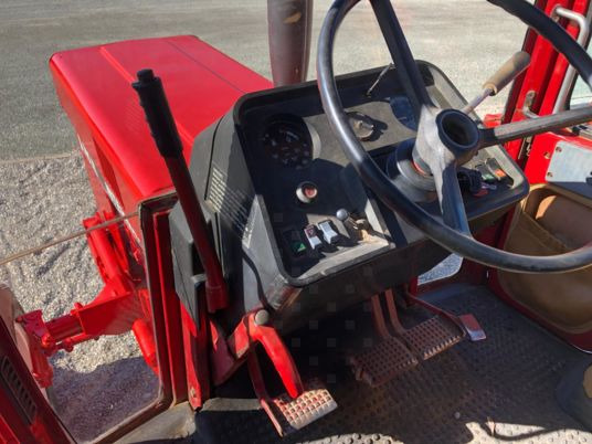 International 745 XL Tracteur à 15 000 € - Traktor: slika International 745 XL Tracteur à 15 000 € - Traktor International 745 XL Tracteur à 15 000 € - Traktor: slika International 745 XL Tracteur à 15 000 € - Traktor