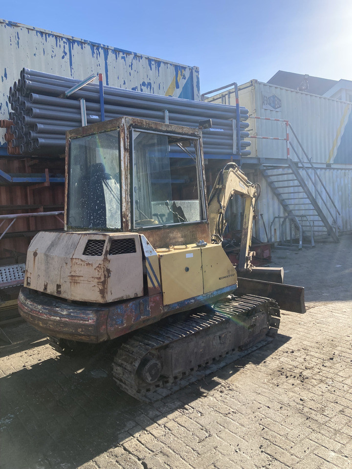 KOMATSU PC30-5 - Mini bager: slika KOMATSU PC30-5 - Mini bager KOMATSU PC30-5 - Mini bager: slika KOMATSU PC30-5 - Mini bager
