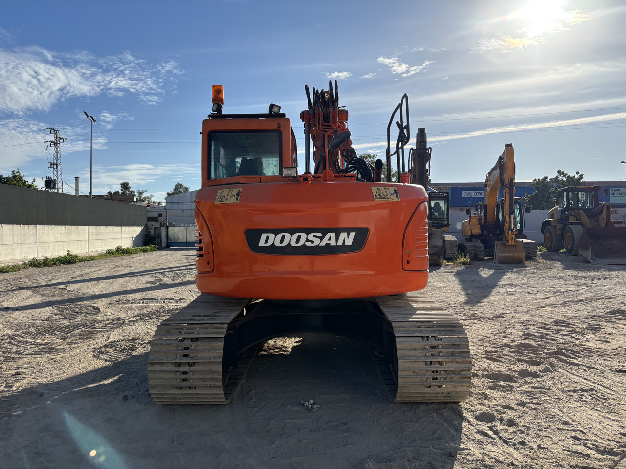 DOOSAN DX140-3 - Bager gusjeničar: slika DOOSAN DX140-3 - Bager gusjeničar DOOSAN DX140-3 - Bager gusjeničar: slika DOOSAN DX140-3 - Bager gusjeničar