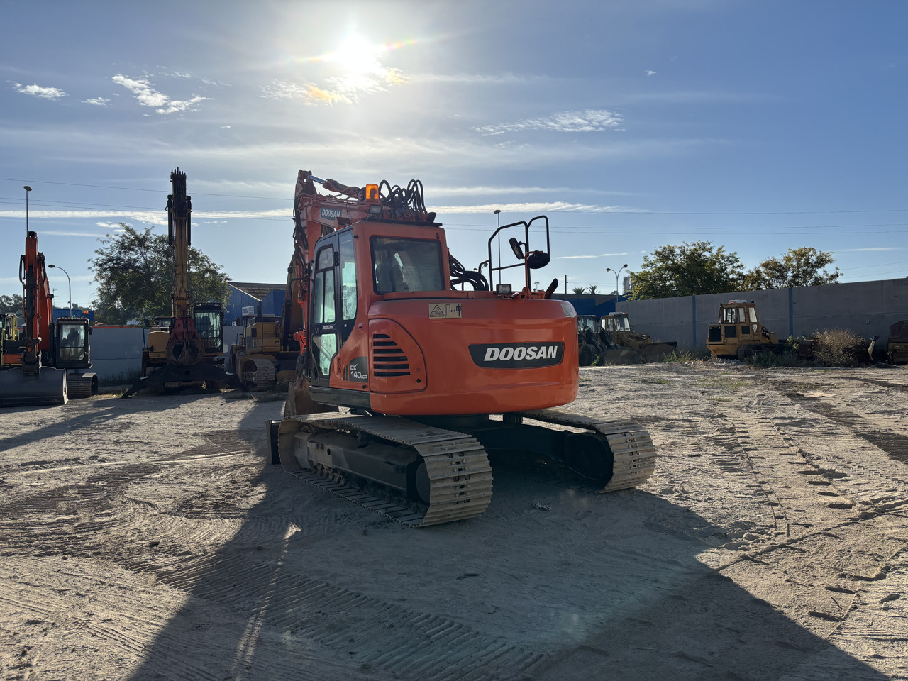 DOOSAN DX140-3 - Bager gusjeničar: slika DOOSAN DX140-3 - Bager gusjeničar DOOSAN DX140-3 - Bager gusjeničar: slika DOOSAN DX140-3 - Bager gusjeničar