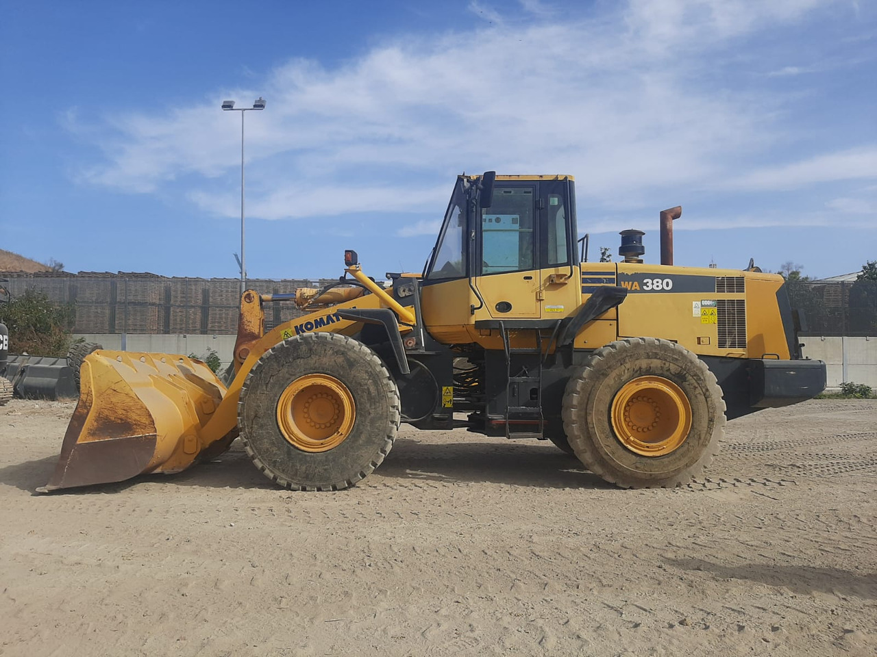 KOMATSU Wa 380.6 - Utovarivač na kotačima: slika KOMATSU Wa 380.6 - Utovarivač na kotačima KOMATSU Wa 380.6 - Utovarivač na kotačima: slika KOMATSU Wa 380.6 - Utovarivač na kotačima