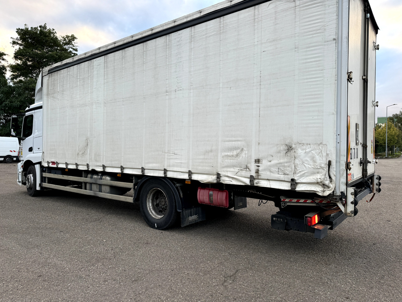 MERCEDES-BENZ ACTROS 1833 - Kamion s ceradom: slika MERCEDES-BENZ ACTROS 1833 - Kamion s ceradom MERCEDES-BENZ ACTROS 1833 - Kamion s ceradom: slika MERCEDES-BENZ ACTROS 1833 - Kamion s ceradom