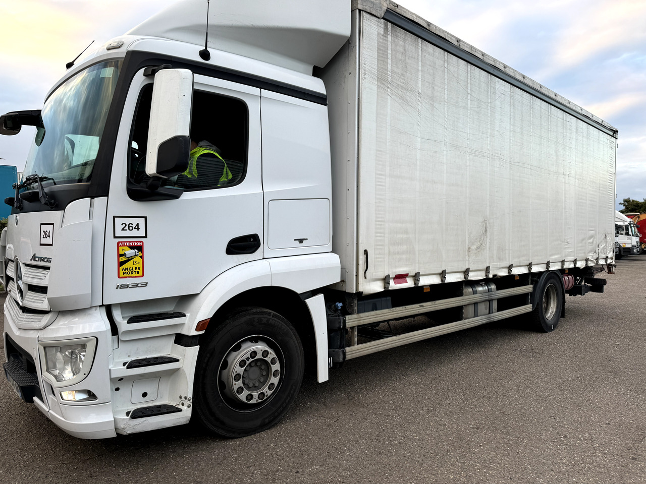 MERCEDES-BENZ ACTROS 1833 - Kamion s ceradom: slika MERCEDES-BENZ ACTROS 1833 - Kamion s ceradom MERCEDES-BENZ ACTROS 1833 - Kamion s ceradom: slika MERCEDES-BENZ ACTROS 1833 - Kamion s ceradom