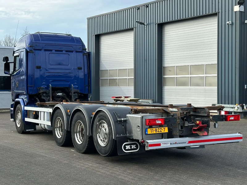 Transporter kontejnera/ Kamion s izmjenjivim sanducima Scania R520 V8 8x4*4 Bdf / Retarder / 2 Tank / Full Air / Euro 6: slika Transporter kontejnera/ Kamion s izmjenjivim sanducima Scania R520 V8 8x4*4 Bdf / Retarder / 2 Tank / Full Air / Euro 6