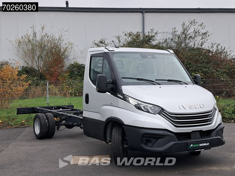 Novi Dostavno vozilo Iveco Daily 35C21 Neu! 3.0L 2025-Modell Automatik 210PS Radstand 410 Fahrgestell Doppelbereifung LED ACC Klima Euro6 Chassis A/C: slika Novi Dostavno vozilo Iveco Daily 35C21 Neu! 3.0L 2025-Modell Automatik 210PS Radstand 410 Fahrgestell Doppelbereifung LED ACC Klima Euro6 Chassis A/C
